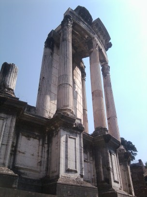 Temple_of_Vesta_19_05_2011